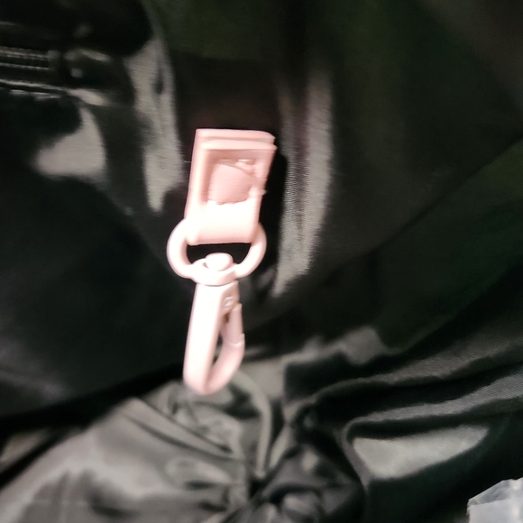 WILDFOX Lips Quilted Green Puffy Tote New - Picture 10 of 13